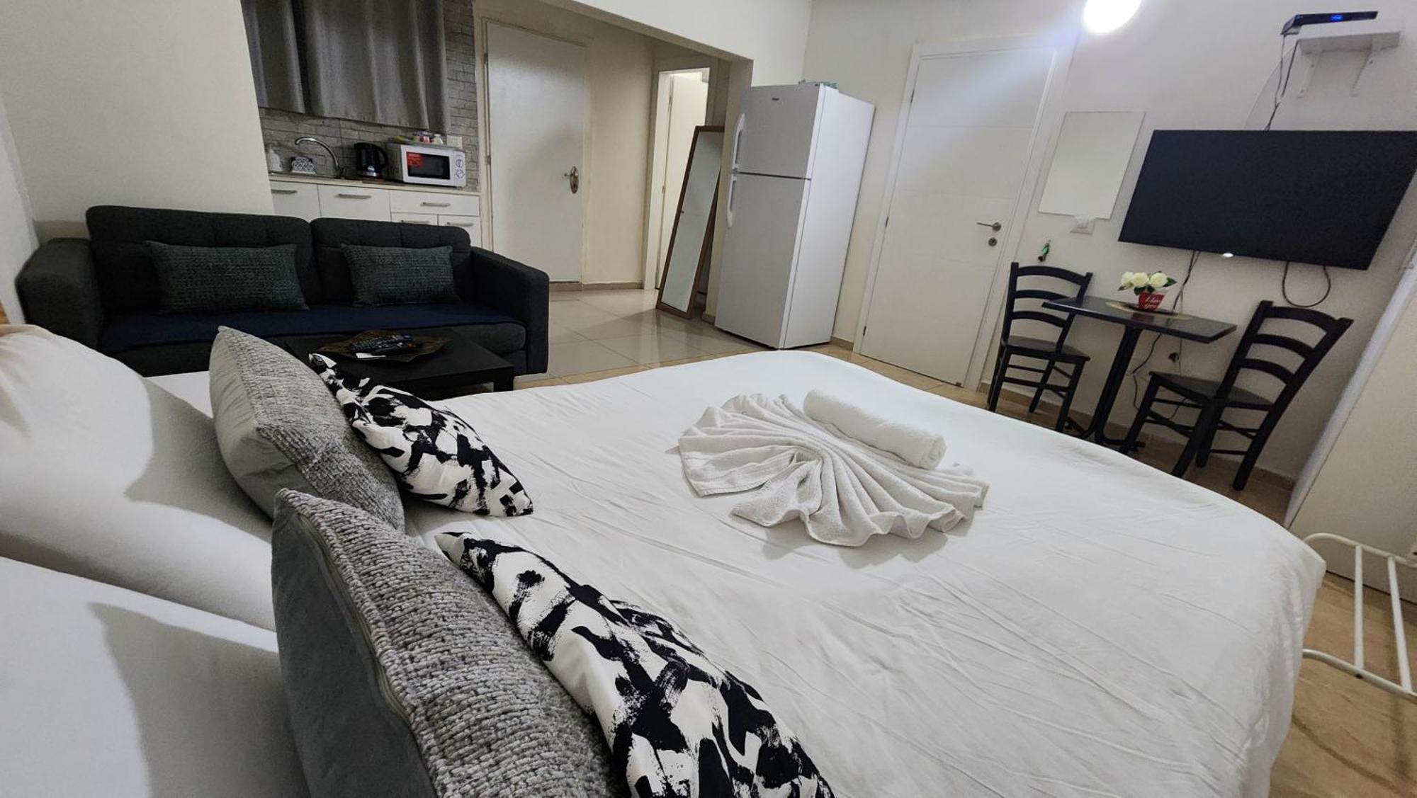 Aparthotel David Hameleh House